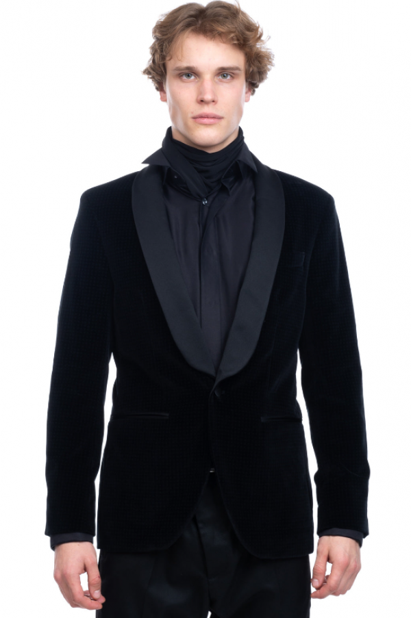 Jas blazer dengan aksen kerah shawl